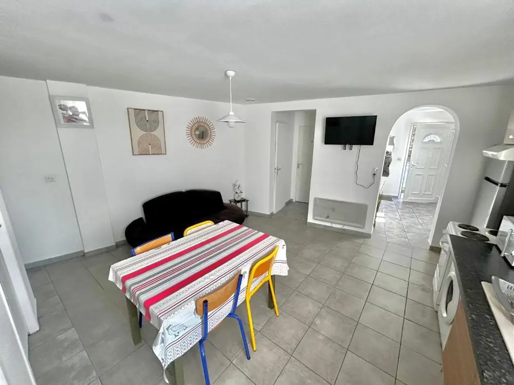 Fully equipped shared kitchen